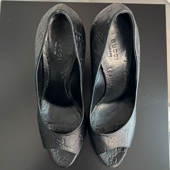 Gucci - Black Guccissima peep toe pumps. - Picture 7 of 12